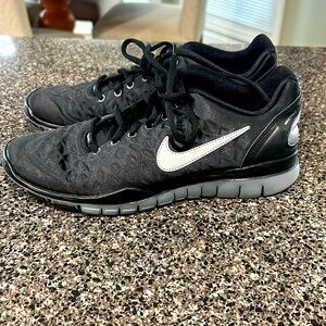 Nike training tennis shoe women’s size 9.5 black